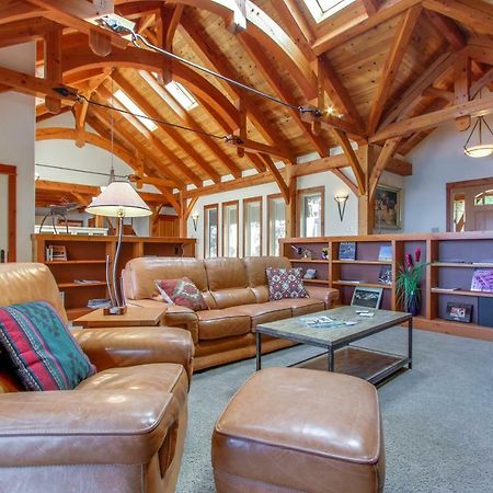 Bottle Bay Lakefront Lodge サンドポイント エクステリア 写真