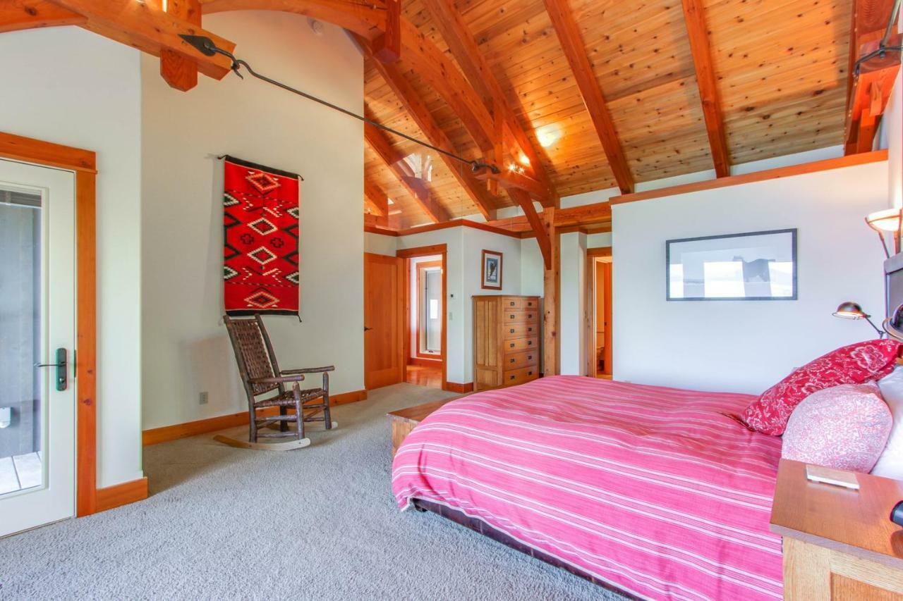 Bottle Bay Lakefront Lodge サンドポイント エクステリア 写真