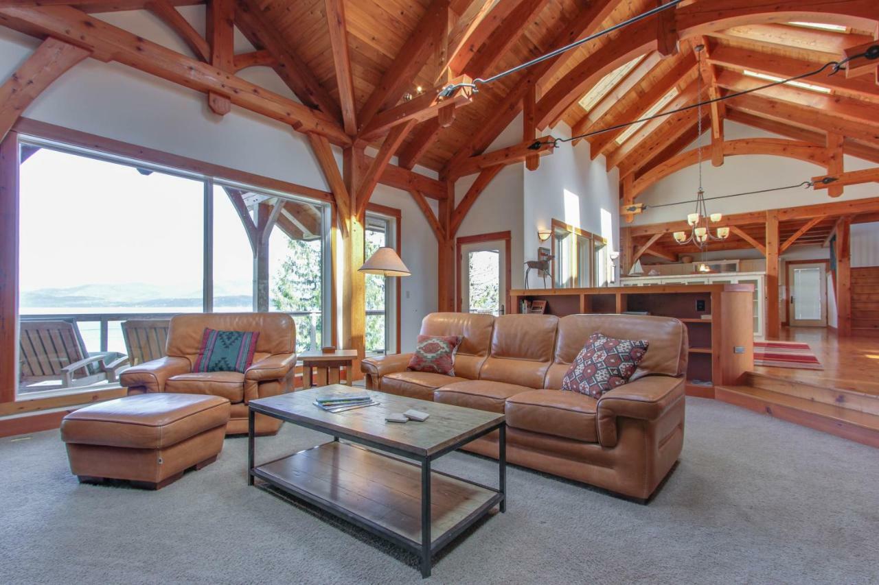 Bottle Bay Lakefront Lodge サンドポイント エクステリア 写真