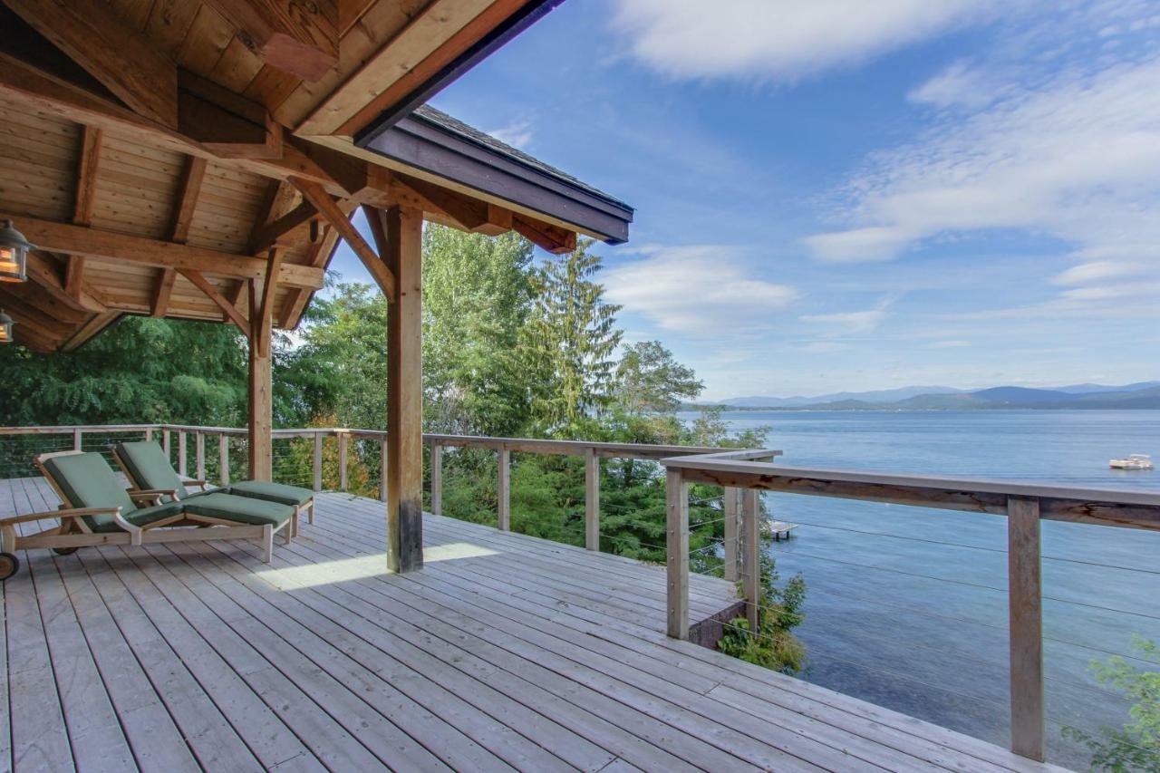 Bottle Bay Lakefront Lodge サンドポイント エクステリア 写真