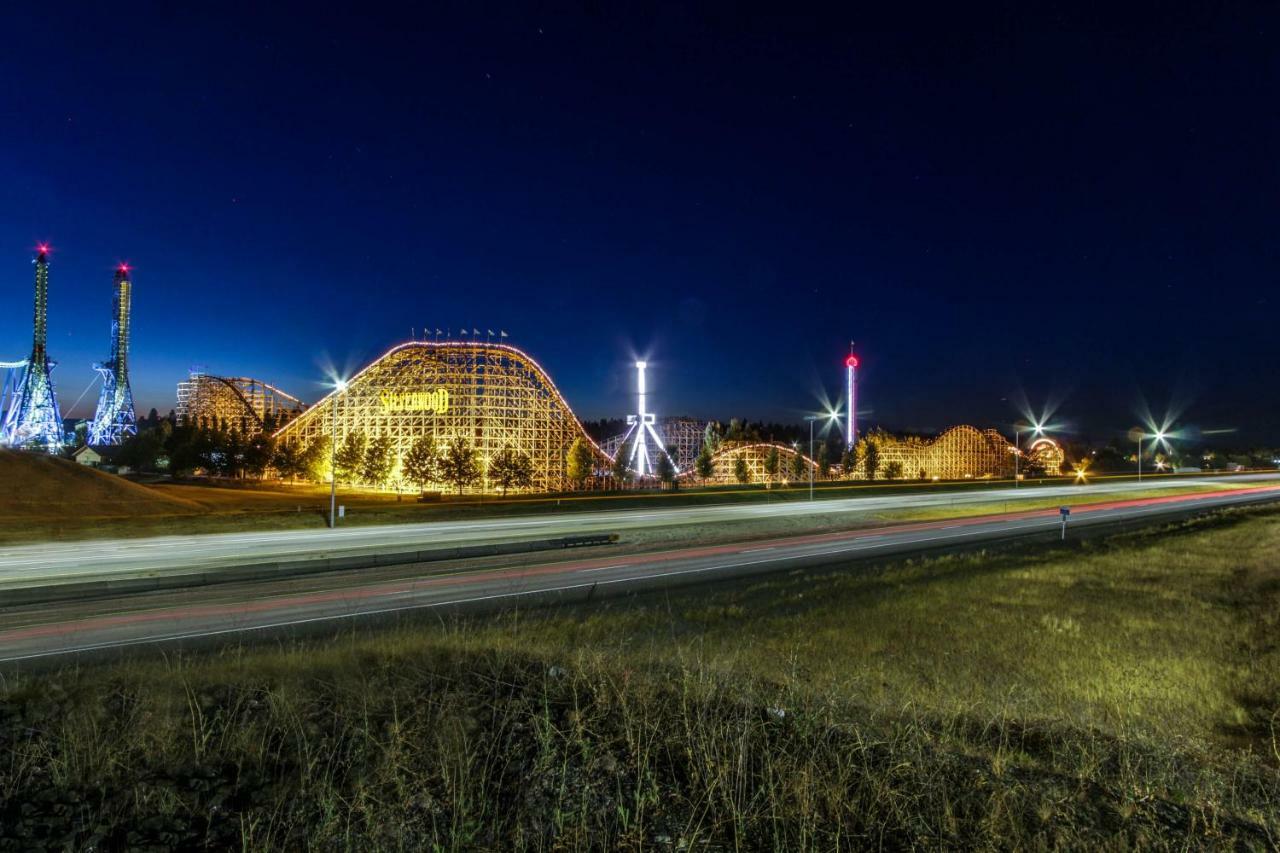 Bottle Bay Lakefront Lodge サンドポイント エクステリア 写真