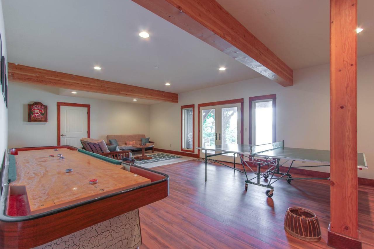 Bottle Bay Lakefront Lodge サンドポイント エクステリア 写真